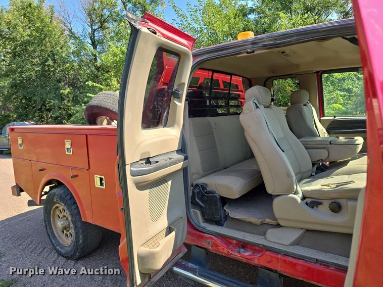 image for item DS4761 2005 Ford F350 Super Duty XLT SuperCab utility bed pickup truck