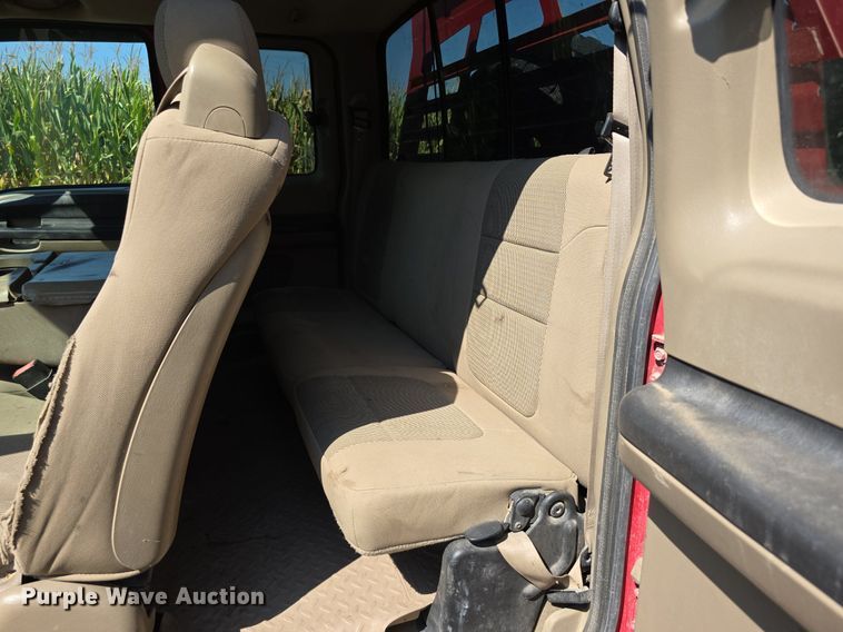 image for item DS4761 2005 Ford F350 Super Duty XLT SuperCab utility bed pickup truck