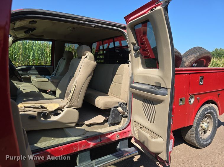 image for item DS4761 2005 Ford F350 Super Duty XLT SuperCab utility bed pickup truck