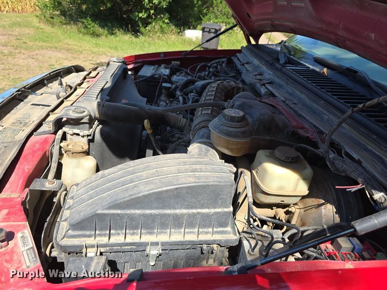 image for item DS4761 2005 Ford F350 Super Duty XLT SuperCab utility bed pickup truck