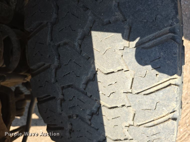 image for item DS4761 2005 Ford F350 Super Duty XLT SuperCab utility bed pickup truck