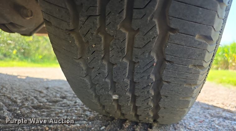 image for item DS4761 2005 Ford F350 Super Duty XLT SuperCab utility bed pickup truck