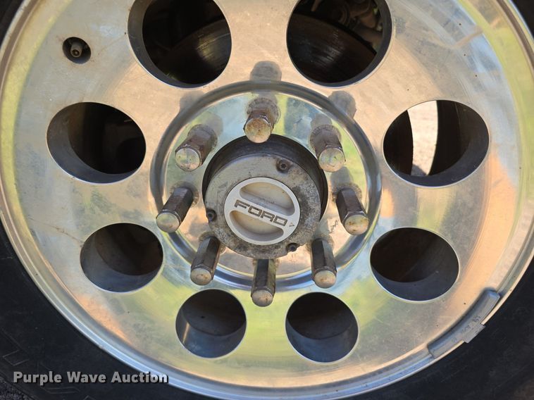 image for item DS4761 2005 Ford F350 Super Duty XLT SuperCab utility bed pickup truck