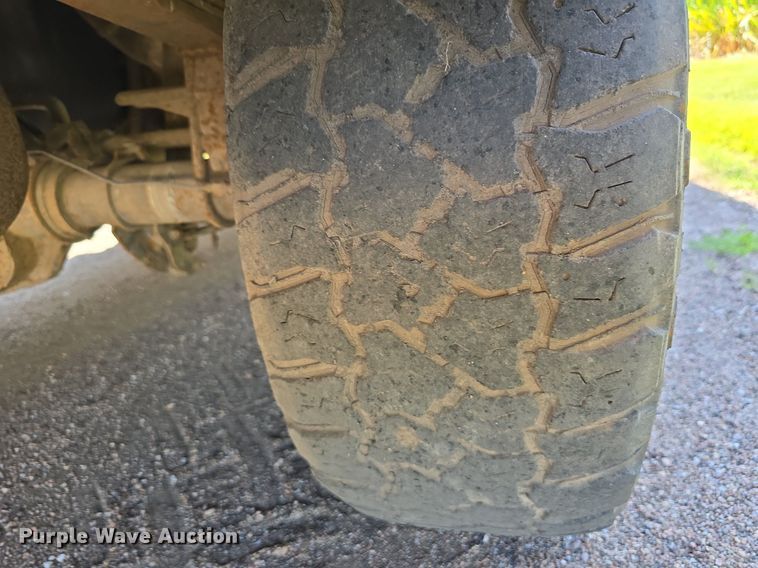 image for item DS4761 2005 Ford F350 Super Duty XLT SuperCab utility bed pickup truck