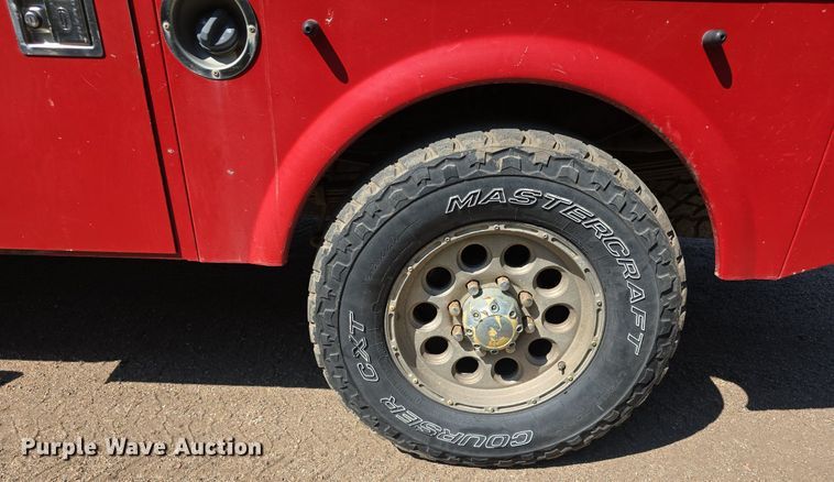 image for item DS4761 2005 Ford F350 Super Duty XLT SuperCab utility bed pickup truck