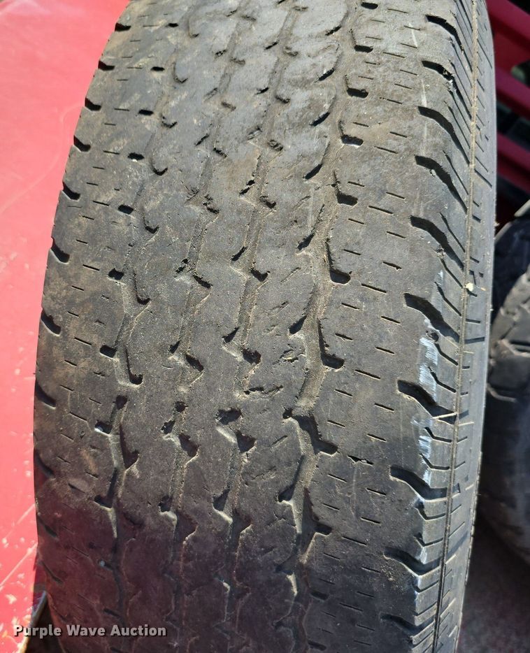 image for item DS4761 2005 Ford F350 Super Duty XLT SuperCab utility bed pickup truck