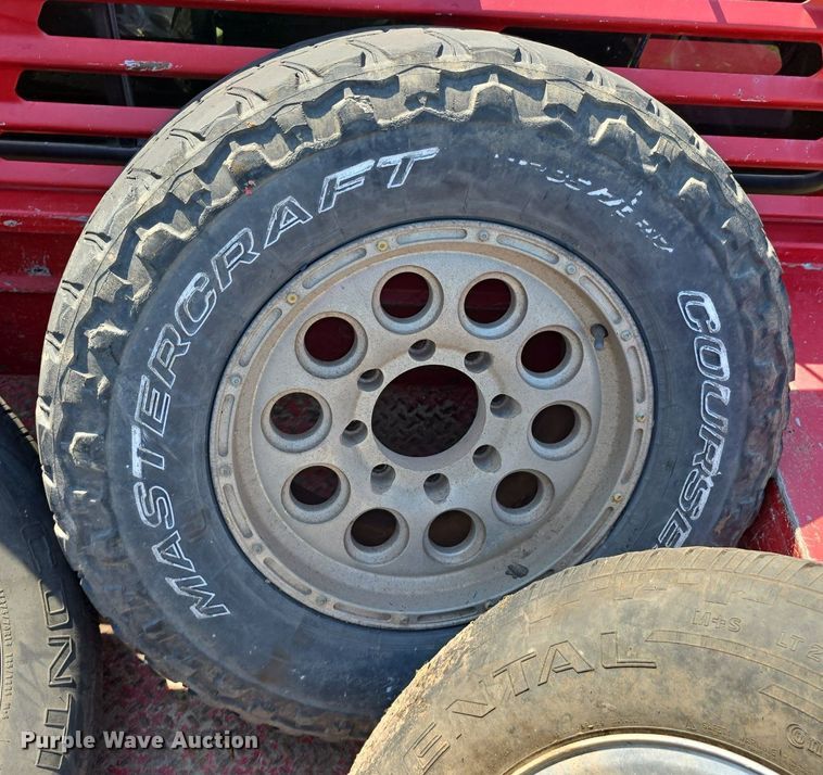 image for item DS4761 2005 Ford F350 Super Duty XLT SuperCab utility bed pickup truck