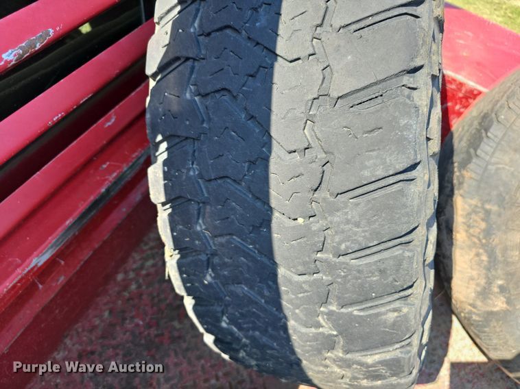 image for item DS4761 2005 Ford F350 Super Duty XLT SuperCab utility bed pickup truck