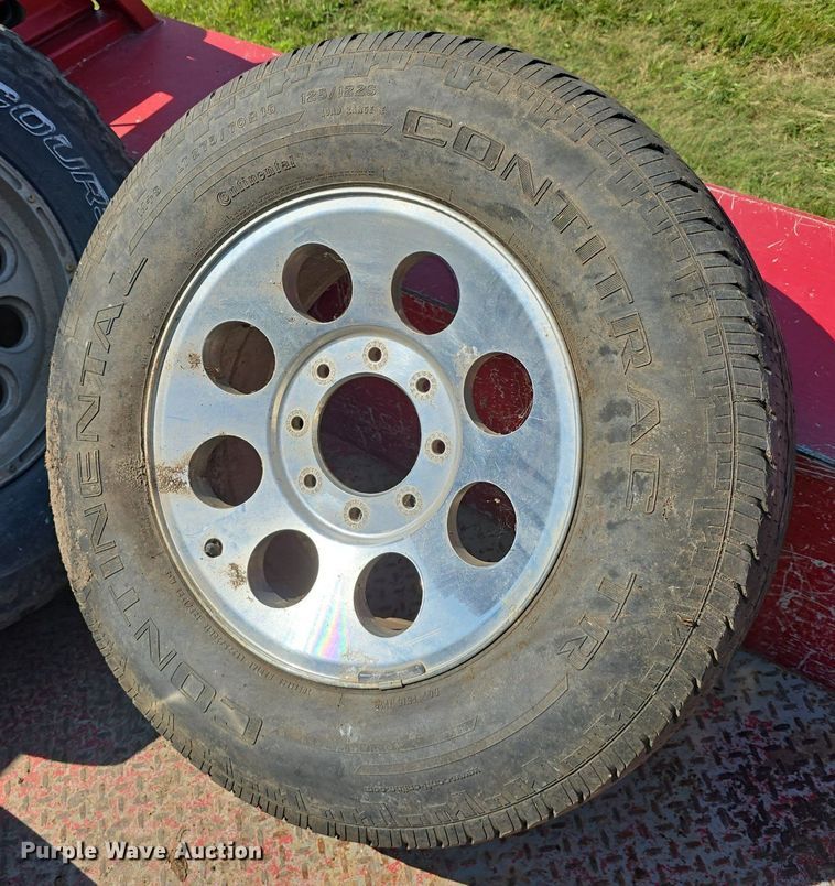 image for item DS4761 2005 Ford F350 Super Duty XLT SuperCab utility bed pickup truck