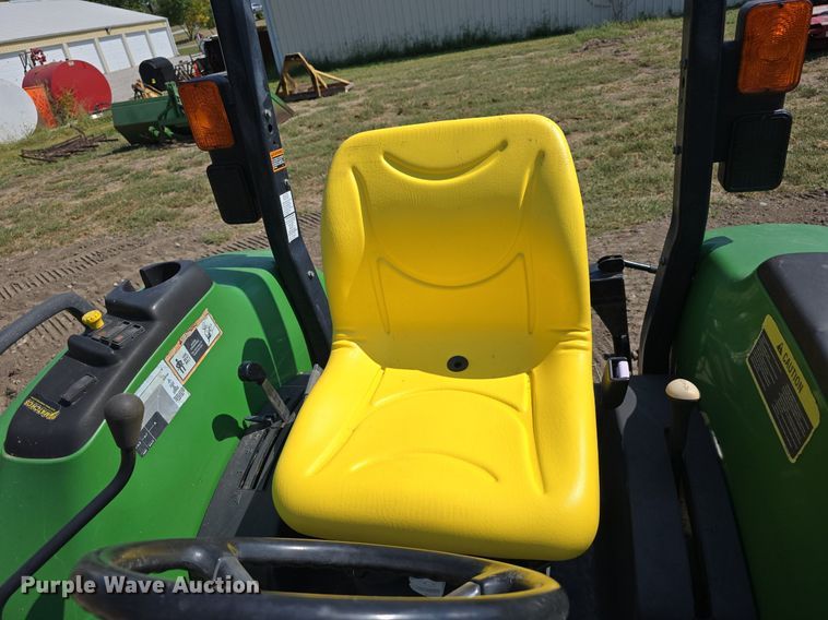 image for item DS4793 2002 John Deere 4610 tractor