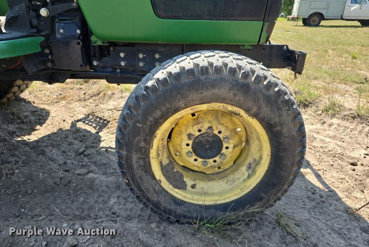 image for item DS4793 2002 John Deere 4610 tractor