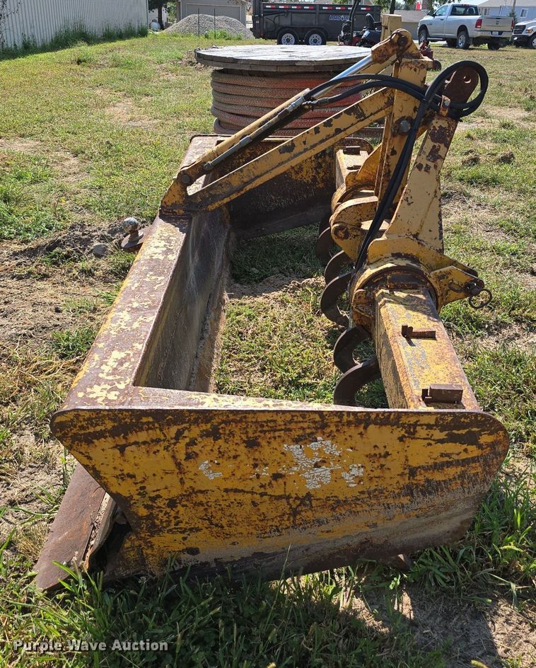 image for item DS4797 (2) pieces of ag equipment