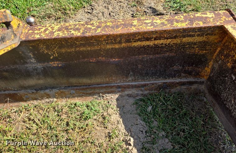 image for item DS4797 (2) pieces of ag equipment