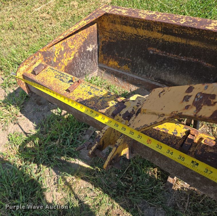 image for item DS4797 (2) pieces of ag equipment