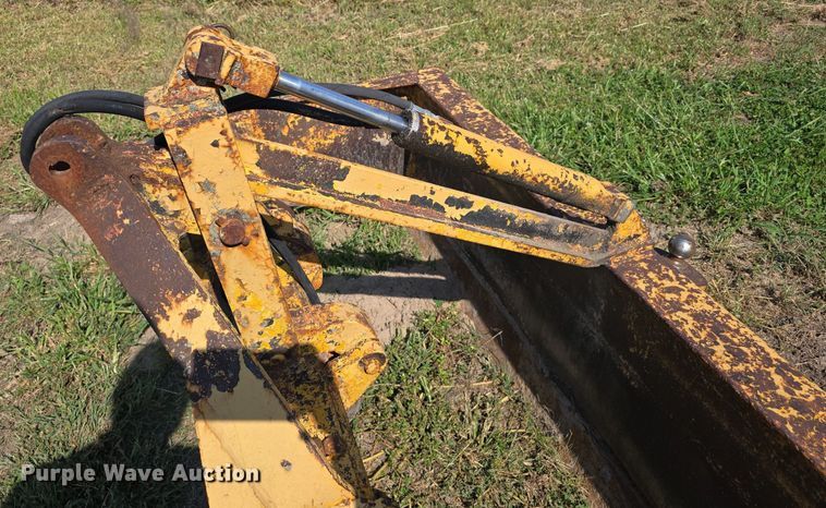 image for item DS4797 (2) pieces of ag equipment