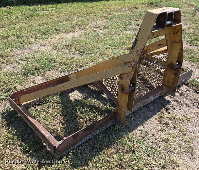 image for item DS4797 (2) pieces of ag equipment