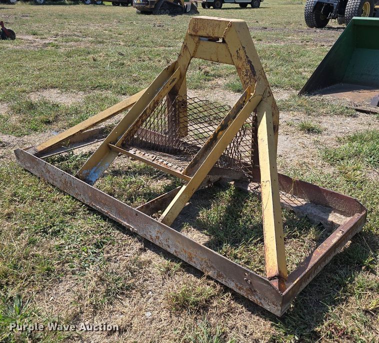 image for item DS4797 (2) pieces of ag equipment