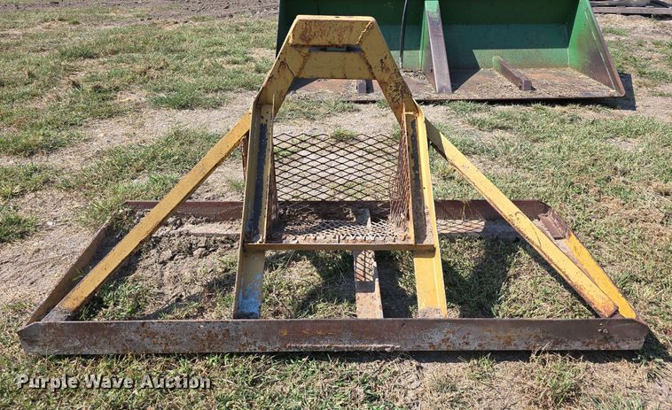 image for item DS4797 (2) pieces of ag equipment