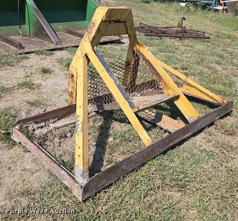 image for item DS4797 (2) pieces of ag equipment