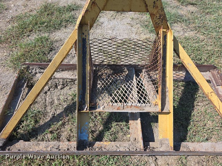 image for item DS4797 (2) pieces of ag equipment