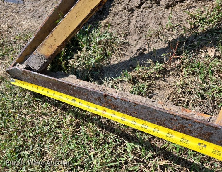 image for item DS4797 (2) pieces of ag equipment