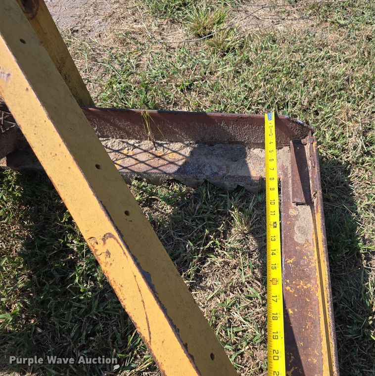 image for item DS4797 (2) pieces of ag equipment