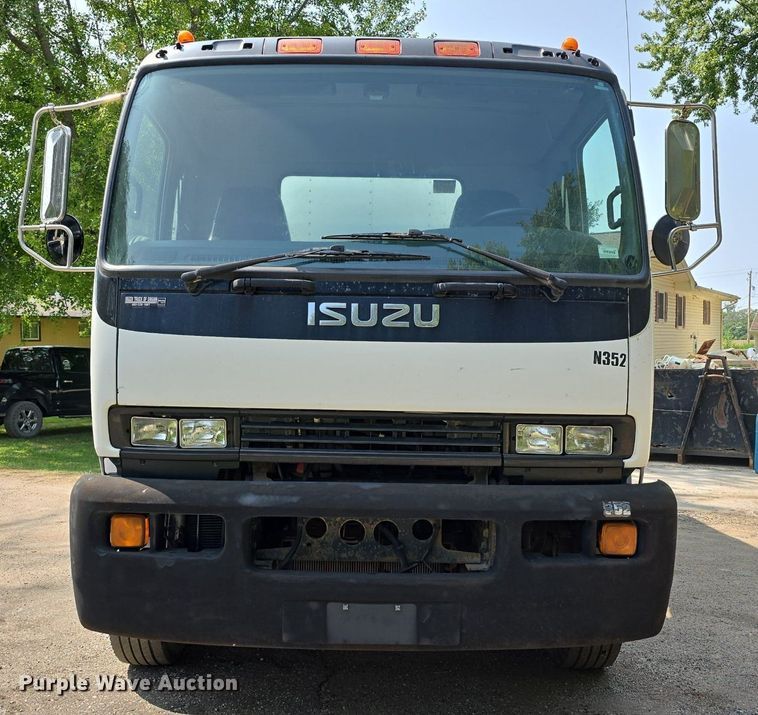 image for item DS4837 2006 Isuzu FVR box truck