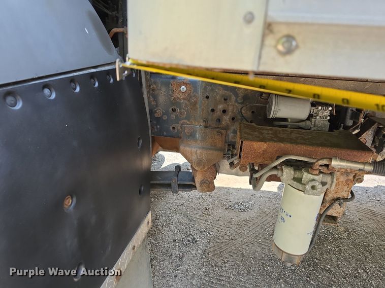 image for item DS4837 2006 Isuzu FVR box truck