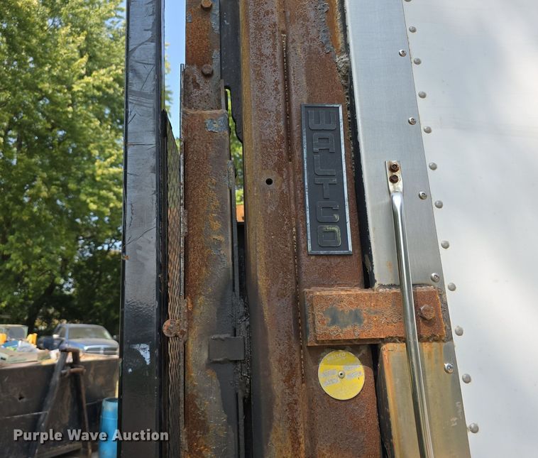 image for item DS4837 2006 Isuzu FVR box truck