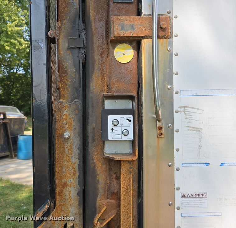 image for item DS4837 2006 Isuzu FVR box truck