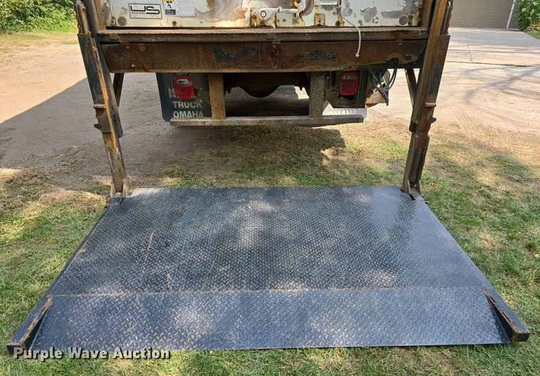 image for item DS4837 2006 Isuzu FVR box truck