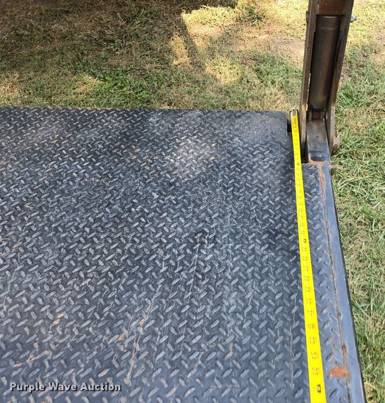 image for item DS4837 2006 Isuzu FVR box truck