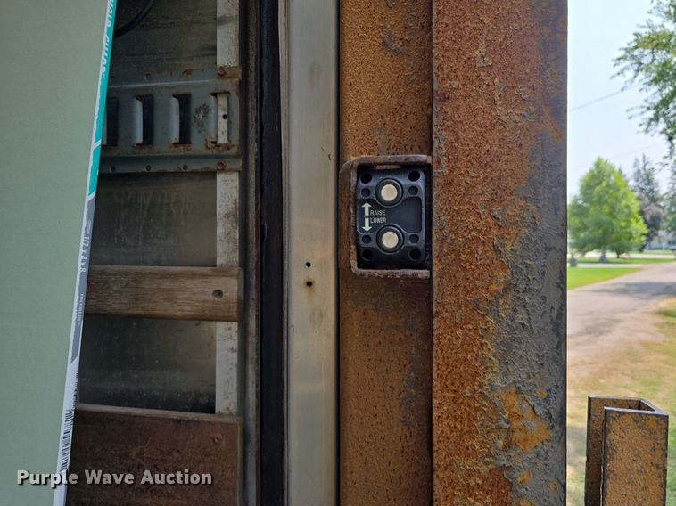 image for item DS4837 2006 Isuzu FVR box truck