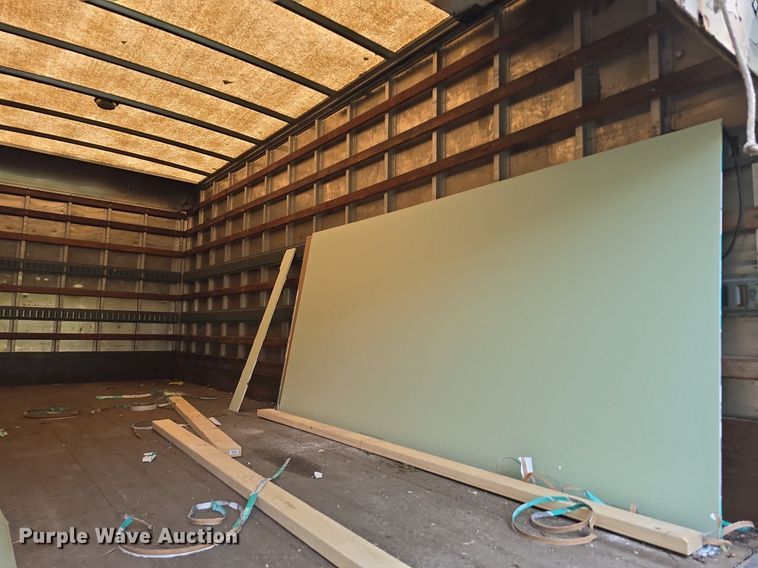 image for item DS4837 2006 Isuzu FVR box truck