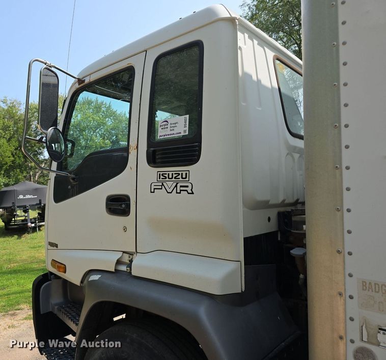 image for item DS4837 2006 Isuzu FVR box truck