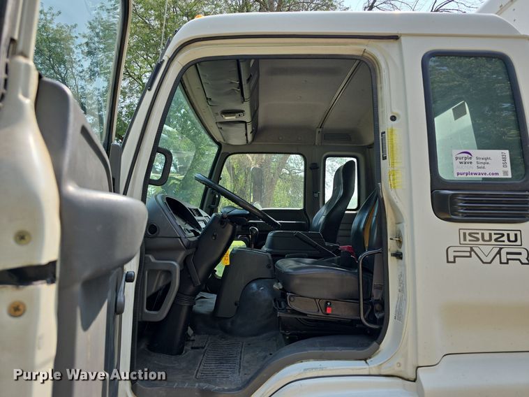 image for item DS4837 2006 Isuzu FVR box truck