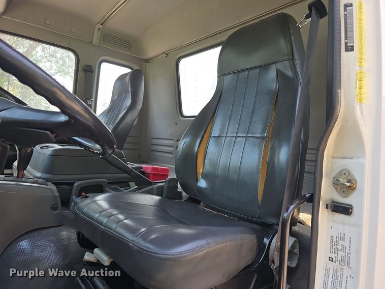 image for item DS4837 2006 Isuzu FVR box truck