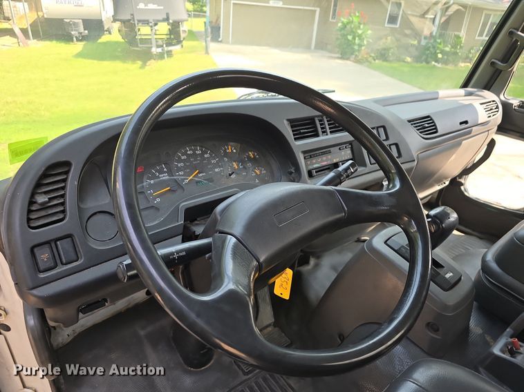 image for item DS4837 2006 Isuzu FVR box truck