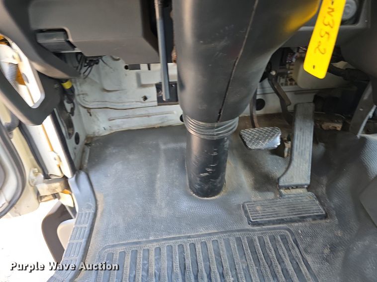 image for item DS4837 2006 Isuzu FVR box truck