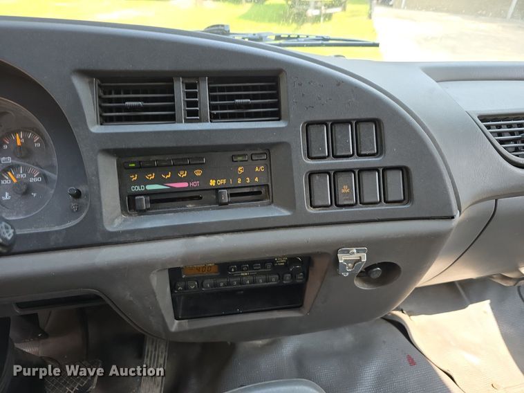 image for item DS4837 2006 Isuzu FVR box truck