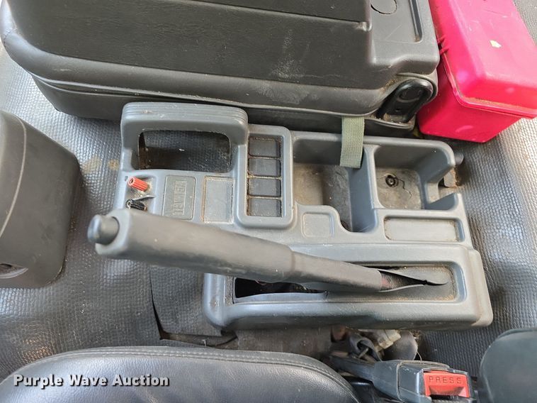 image for item DS4837 2006 Isuzu FVR box truck