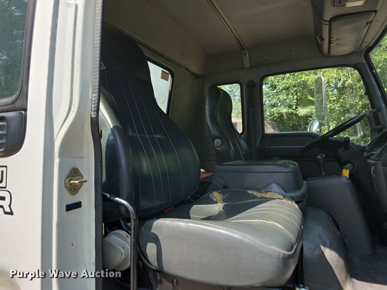 image for item DS4837 2006 Isuzu FVR box truck