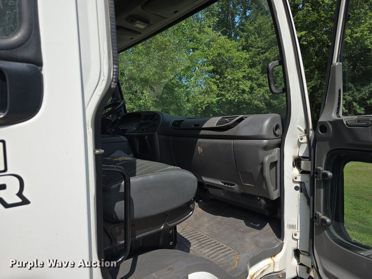 image for item DS4837 2006 Isuzu FVR box truck