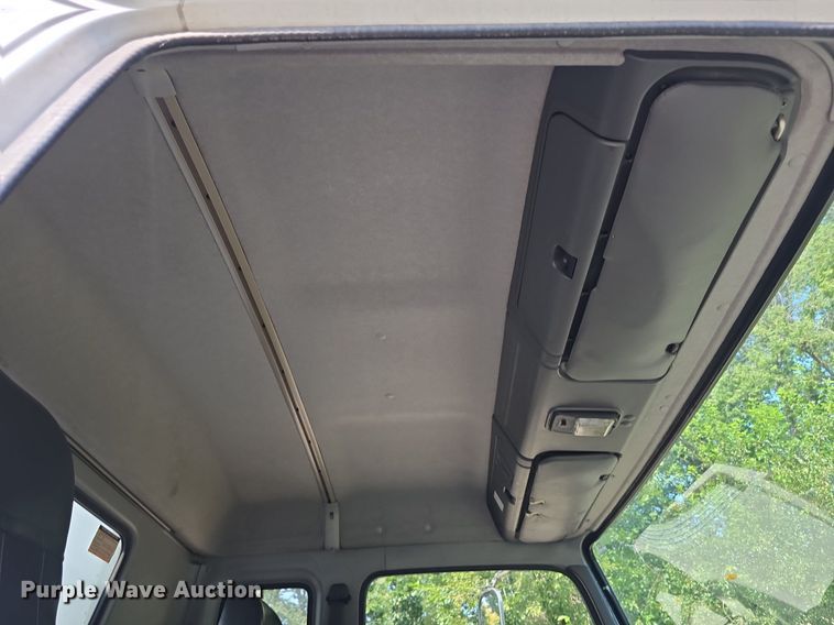 image for item DS4837 2006 Isuzu FVR box truck