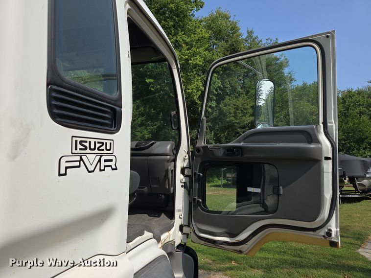 image for item DS4837 2006 Isuzu FVR box truck