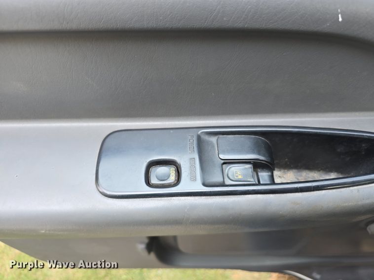 image for item DS4837 2006 Isuzu FVR box truck