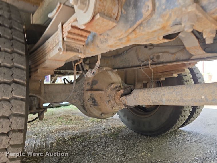 image for item DS4837 2006 Isuzu FVR box truck