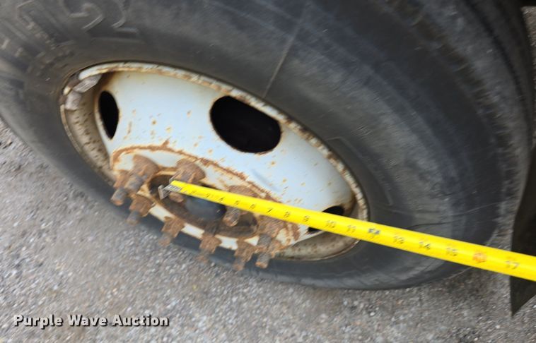 image for item DS4837 2006 Isuzu FVR box truck