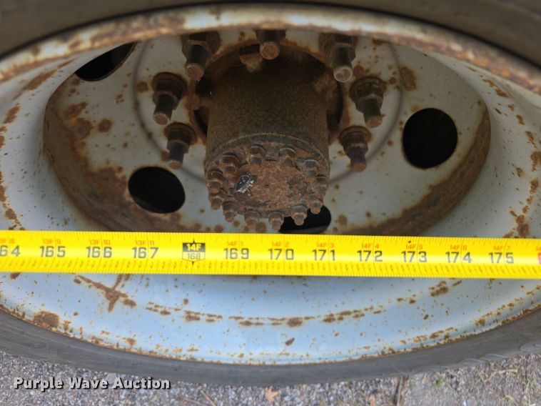 image for item DS4837 2006 Isuzu FVR box truck