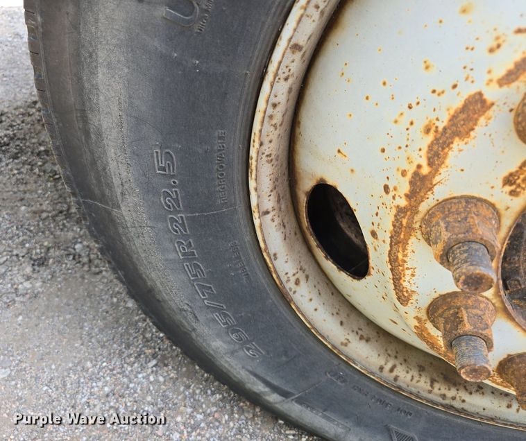 image for item DS4837 2006 Isuzu FVR box truck